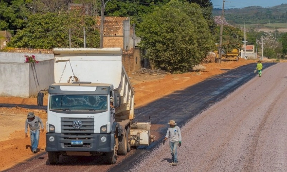 Obras de pavimentação asfaltica chegam ao Bairro Bela Vista
