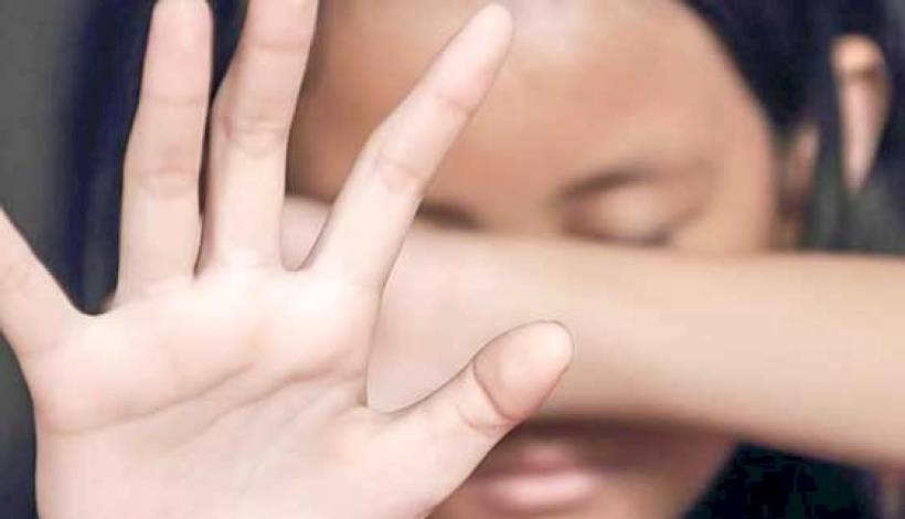 Avô é preso por forçar neta de 7 anos a fazer sexo oral 