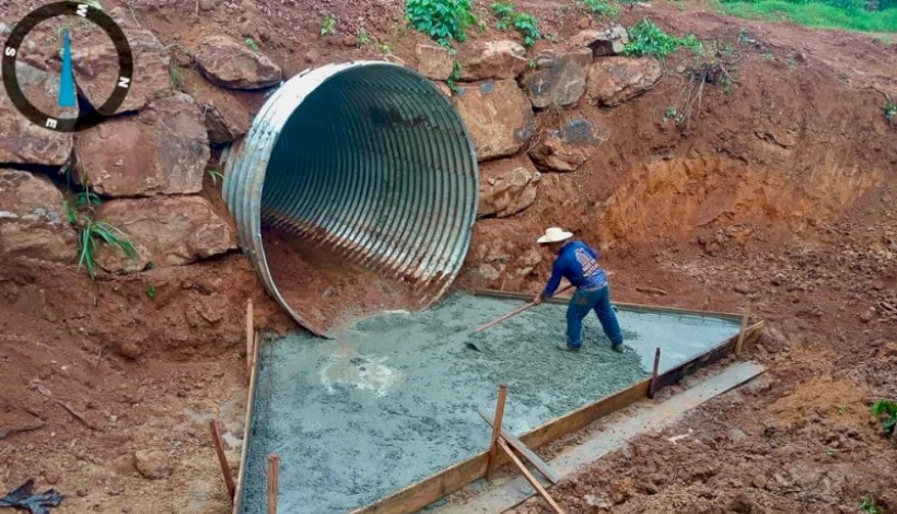 Pontes de Madeira estão sendo substituidas por tubos de aço em Guarantã do Norte