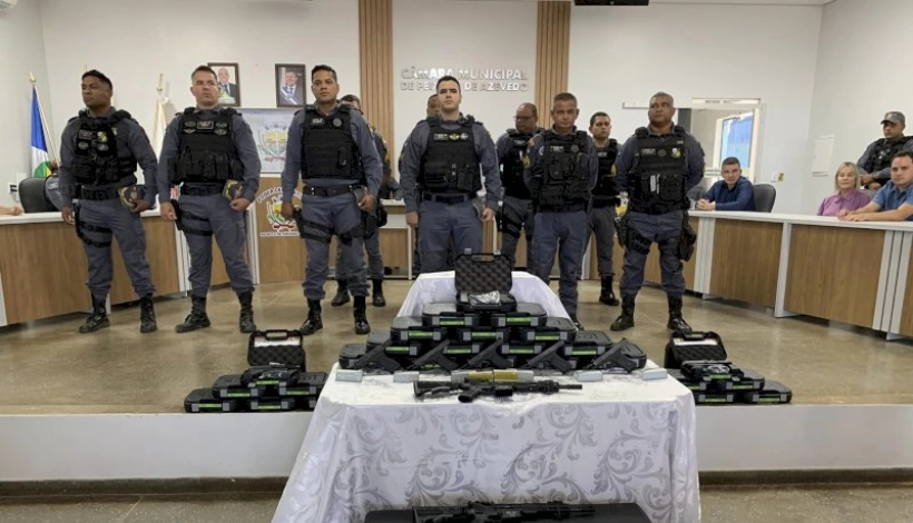 Deputado Diego Guimarães participa de entrega de armamentos ao 15º CRPM