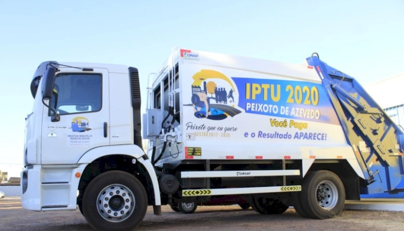 Entregue a população mais um caminhão de coleta de lixo 0 km em Peixoto de Azevedo