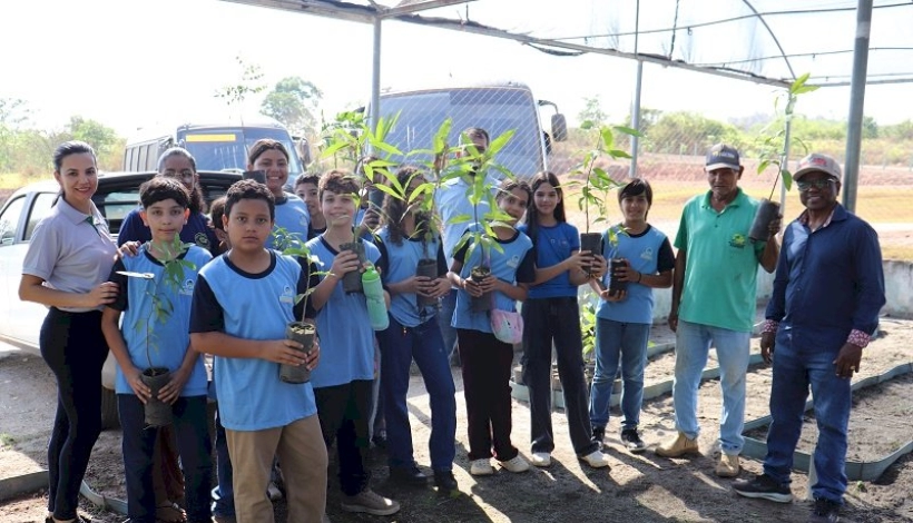 Alunos da Dom Helder conhecem Viveiro de Mudas da Coogavepe