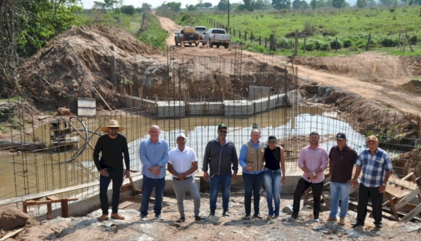 Prefeitura está construindo Ponte de Concreto no Travessão 8