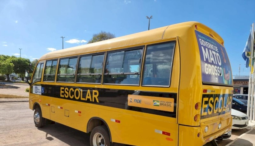 Vereadora comemora entrega de mais 01 ônibus escolar pela SEDUC-MT