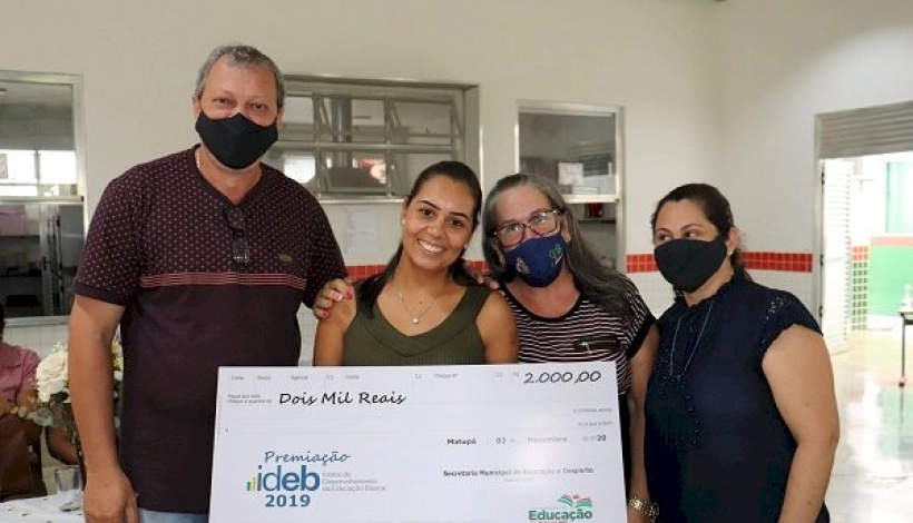 Professores recebem premiação em dinheiro por avanços no IDEB