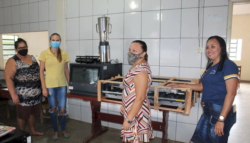 SMEC entrega Equipamentos, Aparelhos e Mobílias para Creches e Escolas