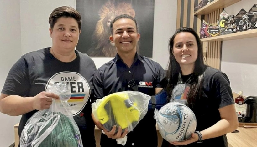Times do Bairro Jerusalém recebem Materiais Esportivos