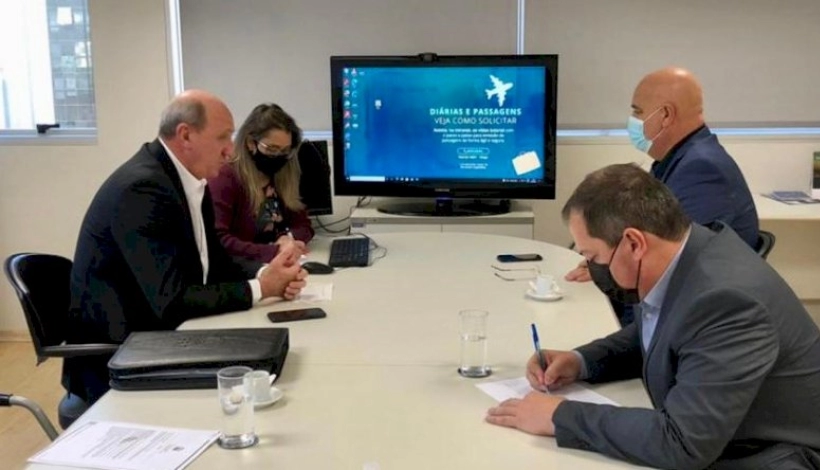 Prefeito Maurício esteve no FNDE buscando a funcionalidade da Creche Bela Vista