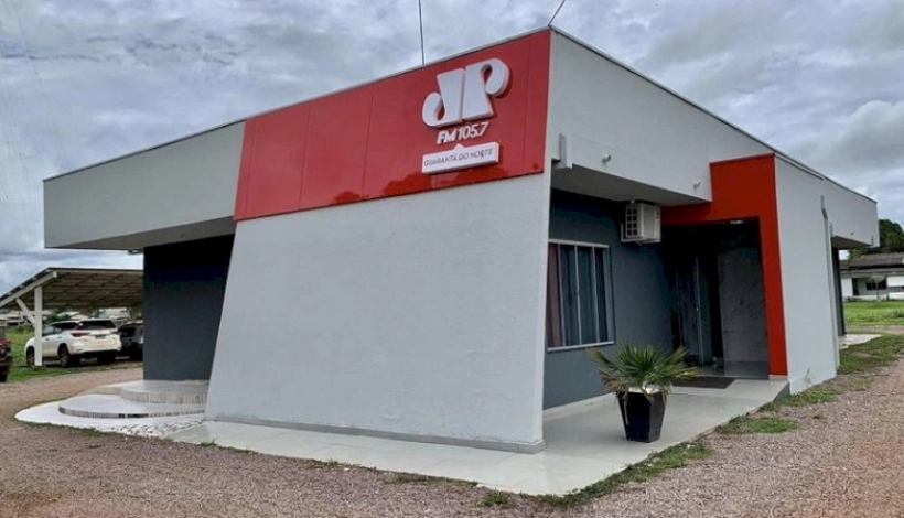 Prefeito de Matupá participa da inauguração da Jovem Pan FM