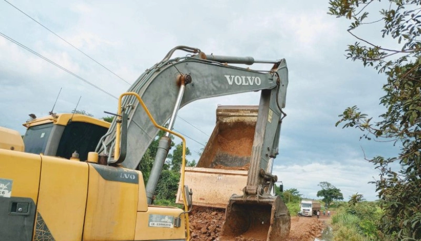 E-60 Secretaria de Obras de Matupá trabalha nas estradas rurais