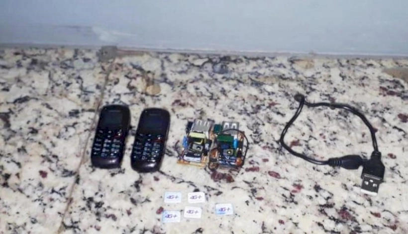 Mulher tenta entrar em presídio com celulares e chips na vagina