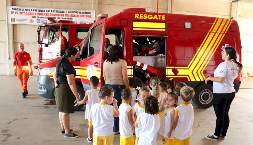 Alunos visitam Corpo de Bombeiros Militar de Matupá