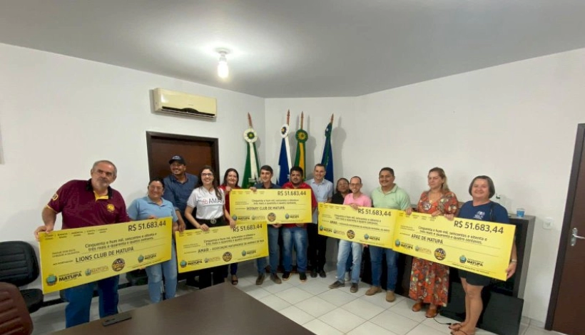 Prefeito entrega mais de R$ 258 mil para entidades filantrópicas e clubes de serviços