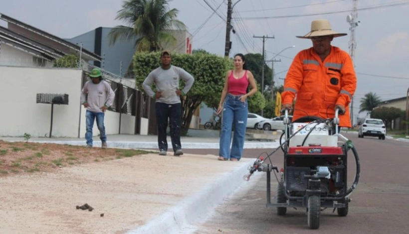SEMMA Peixotense adquire equipamento para pintura de meio-fio