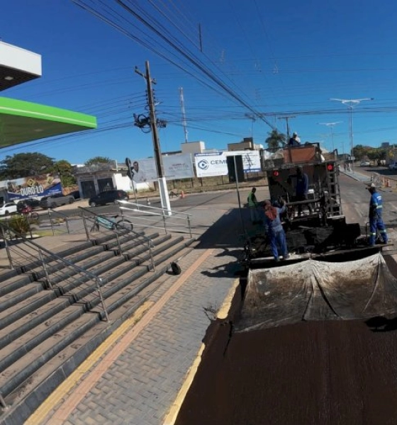 Mais de 22 km de vias estão recebendo micropavimento asfáltico em Peixoto
